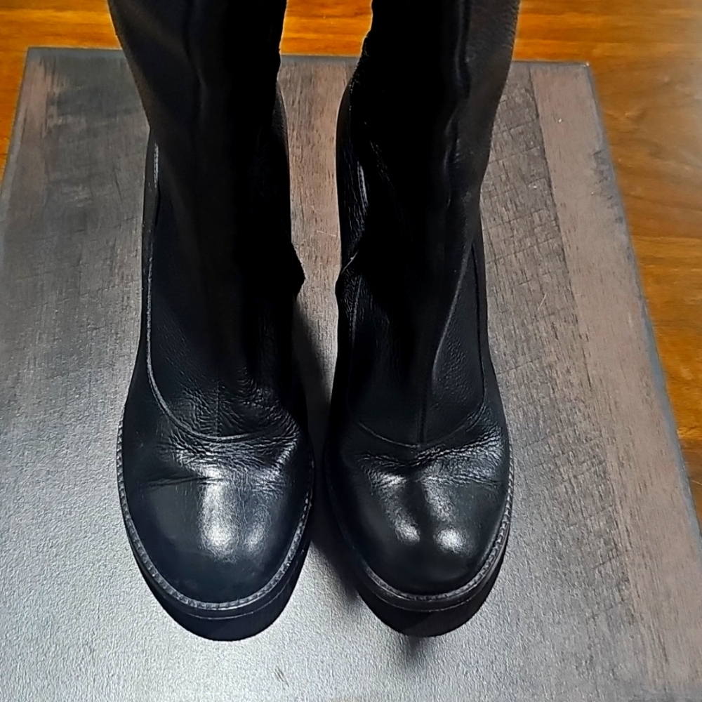 Gianni Bini Black Leather Heeled Boots Timeless Design - Picture 3 of 7